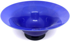 Varia

Glas

Designer-Schale "Anni Trenta" in blau, von Venini Murano. Höhe 11,5 cm, Durchmesser 25 cm