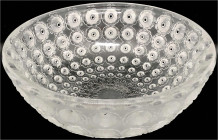 Varia

Glas

Designer-Kristallglas-Schale mit schwarzen Punkten "Nemours", entworfen 1929 von Rene Lalique (1860 Ay bis 1945 Paris). Höhe 11 cm