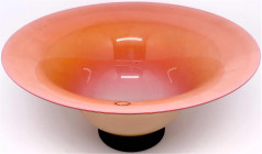 Varia

Glas

Designer-Schale "Anni Trenta" innen rot, außen ocker, am Boden signiert, datiert 1998, von Venini Murano. Höhe 14 cm, Durchmesser 29 ...