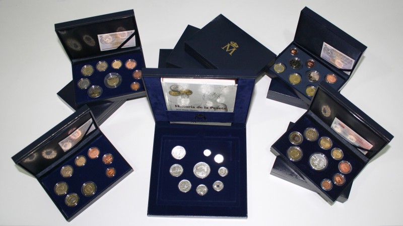 España. Lote de 10 proof sets de la FNMT con series de euro, 2002, 2003, 2005, 2...