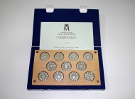 España. Estuche oficinal de la FNMT de 2000, que contiene un elegante expositor con 11 monedas de plata de la IV Serie Iberoamericana de El Hombre y s...