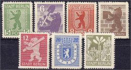 Briefmarken

Deutschland

Alliierte Besetzung (Sowjetische Zone)

Berlin und Brandenburg

5 Pf. - 30 Pf. Berliner Bär und Eiche 1945, komplett...