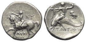 Kalabrien. Tarent.

 Didrachme oder Nomos (Silber). Ca. 272 - 240 v. Chr.
Vs: Nackter Jüngling zu Pferde mit erhobenem Arm nach links reitend; über...
