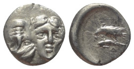 Moesia Inferior. Istros.

 Diobol (Silber). Ca. 313 - 280 v. Chr.
Vs: Zwei jugendliche, männliche Köpfe nebeneinander en face, der linke umgekehrt....