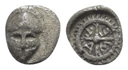 Thrakien. Mesembria.

 Obol (Silber). Ca. 420 - 320 v. Chr.
Vs: Korinthischer Helm en face.
Rs: META in vierspeichigem Rad, das von einem Strichel...