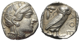 Attika. Athen.

 Tetradrachme (Silber). Ca. 454 - 404 v. Chr.
Vs: Kopf der Athena mit ölzweiggeschmücktem attischem Helm, Ohranhänger und Halskette...