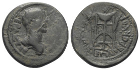 Phrygien. Philomelion. Agrippina minor (gest. 59 n. Chr.).

 Bronze.
Vs: Drapierte Büste der Agrippina rechts.
Rs: Dreifuß zwischen Vexillum und P...