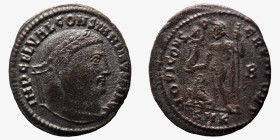 Constantinus I. (317-320 AD). Follis. (22mm, 2,54g) Heraclea. Obv: IMP CONSTANTINVS AVG. draped bust of Constantinus holding scepter left. Rev: IOVI C...