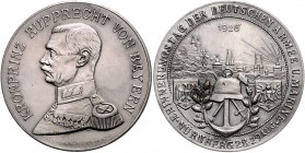 Bayern Prägungen Bronzemedaille 1926 versilbert (v. Studrucker) a.d. Erinnerungstag der Deutschen Armee und Marine in Nürnberg 
40,0mm 20,6g vz