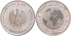 Bundesrepublik Deutschland 5 Euro 2016 D Planet Erde, auf durchgehendem Komplettmaterial-Rohling, Kupfer-Nickel, mit Randinschrift, 9,62g J. zu607. 
...