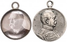 Sammlung Otto v. Bismarck Lot von 3 kleinen Anhängern: Medaille auf Messingrahmen aufgesetzt (ca. 25,5mm 7,3g), eingelassenes Foto (17,0mm 2,2g) und k...
