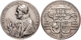 Medaillen von Karl Goetz Silbermedaille o.J. mattiert a. Michael Kardinal Faulhaber, i.Rd: BAYER. HAUPTMÜNZAMT FEINSILBER Kien. 383. Slg. Bö. 5994. 
...