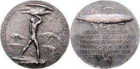 - Luftfahrt Bronzegussmedaille 1925 versilbert (v. Stock/WMF Geislingen) Für Verdienste um die Zeppelin-Eckener Spende Kai. 474.1. 
Rf., fleck.Patina...
