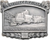 - Allgemeine Medaillen Abzeichen 1916 aus versilberter Bronze, Panzerzug VII - Weihnachten im Felde 
35,0x40,0mm 9,2g Nadel fehlt st
