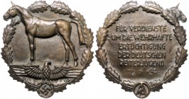 - Allgemeine Medaillen Messingmedaille o.J. bronziert Für Verdienste um die wehrhafte Ertüchtigung der deutschen Reiterjugend" "
ca. 100,0mm 435,9g v...