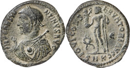 (317-318 d.C.). Constantino I. Cyzicus. Follis. (Spink 15967) (Co. 300) (RIC. 8). Pátina verde. 2,38 g. MBC.