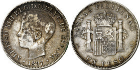1897. Alfonso XIII. Manila. SGV. 1 peso. (AC. 122). Pátina irregular. Escasa. 24,96 g. MBC-.