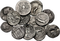 Lote de 12 denarios republicanos, uno forrado y 2 quinarios. Total 14 monedas. A examinar. RC/MBC-.
