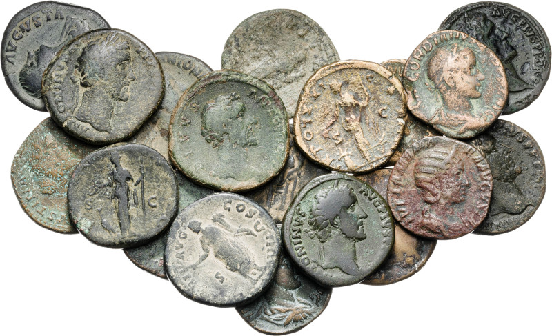 Lote de 20 sestercios disitntos de: Antonino pío (ocho), Faustina hija (tres), C...