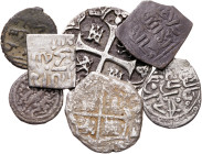 Lote formado por un quirate de Ali ibn Yusuf y otras 4 piezas norteafricanas recortadas, a clasificar. Junto con 1 real de Carlos IV y una fantasía de...