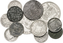 1807 a 1933. 1 (seis), 2 y 5 pesetas (dos). Lote de 12 monedas. Incluye 6 cuartos y 4 maravedís (dos). A examinar. BC-/BC+.