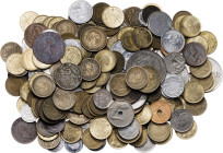 Lote de 260 monedas españolas, la mayoría de Franco. A examinar. BC/S/C.