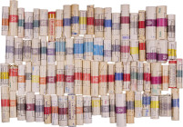 1975 a 1993. Juan Carlos I. Lote de 84 cartuchos de la FNMT: 1 (diecisiete, cinco incompletos), 2 (ocho, uno incompleto), 5 (siete, uno incompleto), 1...
