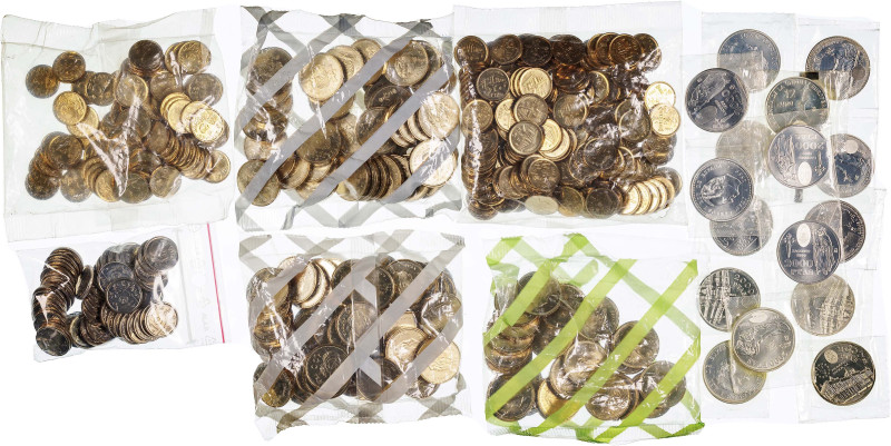 1993 a 2001. Lote de centenares de monedas de Juan Carlos I, algunas en bolsas o...