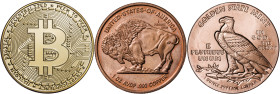 Lote de 2 medallas en cobre de Estados Unidos y un bitcoin dorado. S/C.
