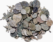 (s. XVI-XVIII). Lote de 99 piezas formado por: un plomo/precinto, figuritas colgantes de vírgenes (tres), cruces (seis) y medallitas religiosas distin...