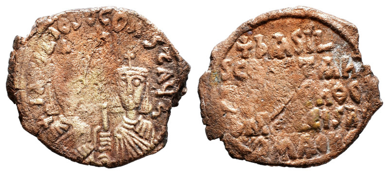 BASIL I THE MACEDONIAN with CONSTANTINE (867-886). Follis. Constantinople.
Obv: ...