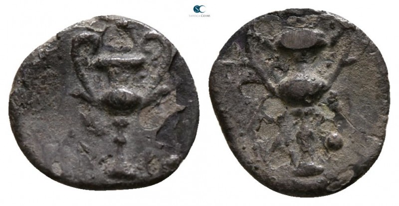 Calabria. Tarentum circa 280-228 BC. 
Obol AR

9mm., 0,34g.



very fine