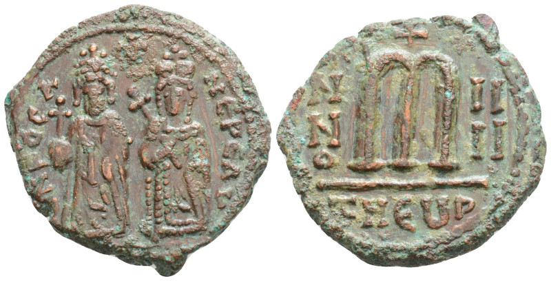 Byzantine
FOCAS 602-610. AE-Follis 26/28mm (\"6\""= 607/608) 9,7 g, 28,3 mm."