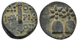 KOLCHIS. Dioskourias. AE (Circa 2nd-1st century BC). (4.2 Gr. 17mm.)
 Two piloi surmounted by stars. 
Rev: ΔΙΟΣΚΟΥΡΙΑΔΟΥ. Thyrsos.