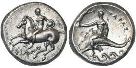 CALABRE, TARENTE, AR nomos, 302-231 av. J.-C. D/ Cavalier au galop à g., ten. un bouclier. En dessous, ΦΙΛΩN. A d., EY. R/ Taras chevauchant un dauphi...