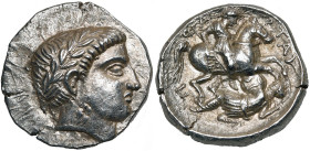 ROYAUME DE PEONIE, Patraos (340-315), AR tétradrachme. D/ T. l. d'Apollon à d. R/ Cavalier coiffé d'un casque avec une haute crête, terrassant de sa l...
