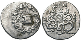 MYSIE, PERGAME, AR cistophore, 133-67 av. J.-C. D/ Ciste mystique entrouverte, de laquelle s'échappe un serpent, dans une couronne de lierre et de fle...