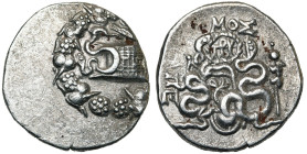 MYSIE, PERGAME, AR cistophore, 133-67 av. J.-C. D/ Ciste mystique entrouverte, de laquelle s'échappe un serpent, dans une couronne de lierre et de fle...