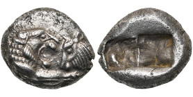 ROYAUME DE LYDIE, AR hémistatère ou sicle, vers 500 av. J.-C. D/ Protomes affrontés d'un lion et d'un taureau. R/ Deux carrés creux. Carradice 9; SNG ...
