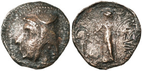 ROYAUME PARTHE, Mithradates Ier (171-138), AE dichalque, Hekatompylos. D/ T. à g., coiffée du bashlik. R/ Divinité fém. deb. à g., ten. de la main d. ...