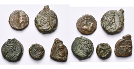 ROYAUME PARTHE, lot de 5 bronzes: Mithradates IV, chalque, R/ Bélier; Vologases IV, dichalque, R/ B. de Tyché (2); chalque, R/ Aigle, Roue à quatre ra...