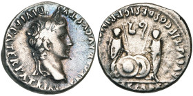 AUGUSTE (-27-14), AR denier, 2 av.-4 apr. J.-C., Lyon. D/ CAESAR AVGVSTVS- DIVI F PATER PATRIAE T. l. à d. R/ C·L· CAESARES/ AVGVSTI F COS DESIG PRINC...