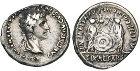 AUGUSTE (-27-14), AR denier, 2 av.-4 apr. J.-C., Lyon. D/ CAESAR AVGVSTVS- DIVI F PATER PATRIAE T. l. à d. R/ C·L· CAESARES/ AVGVSTI F COS DESIG PRINC...