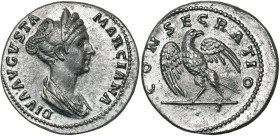 MARCIANA divinisée, aureus. Faux de Becker en étain. D/ B. de la soeur de Trajan à d. R/ Aigle de f., t. à d. Hill, Becker, 172. 4,16 g.

Provient d...