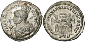 CONSTANTIN Ier Auguste (307-337), argenteus de billon, 318-319, Trèves. D/ IMP CONSTANTI-NVS AVG B. casqué, cuir. à g., ten. une lance sur l'épaule d....