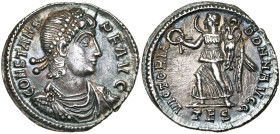 CONSTANT Auguste (337-350), AR silique, 340-350, Thessalonique. D/ CONSTANS PF AVG B. diad., dr., cuir. à d. Diadème à perles. R/ VICTORIA DD NN AVGG/...