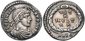 JULIEN II Auguste (360-363), AR silique de masse réduite, Lyon. D/ FL CL IVLIA-NVS PP AVG B. imberbe diad., dr., cuir. à d. R/ VOT/ X/ MVLT/ XX dans u...