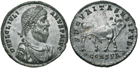 JULIEN II Auguste (360-363), AE 1, Constantinople. D/ DN FL CL IVLI-ANVS PF AVG B. barbu, diad., dr., cuir. à d. R/ SECVRITAS REI PVB·/ CONSPA Taure...