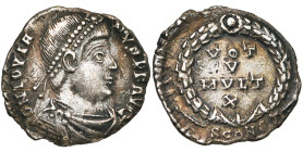 JOVIEN (363-364), AR silique de masse réduite, Arles. D/ D N IOVIA-NVS P F AVG B. dr., cuir., diad., à d. R/ VOT/ V/ MVLT/ X dans une couronne. A l'ex...