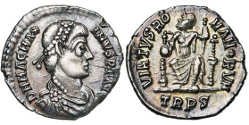 MAGNUS MAXIMUS (383-388), AR silique, 383-388, Trèves. D/ DN MAG MAX-IMVS PF AVG B. diad., dr., cuir. à d. R/ VIRTVS RO-MANORVM/ TRPS Roma assise de f...